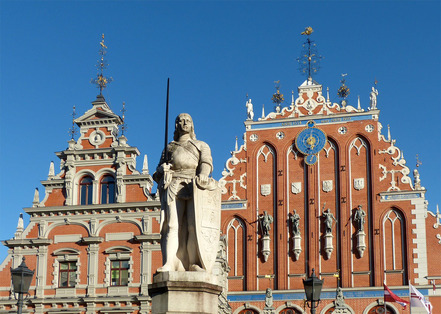 St Roland Statue and House of the Blackheads, Riga, Latvia