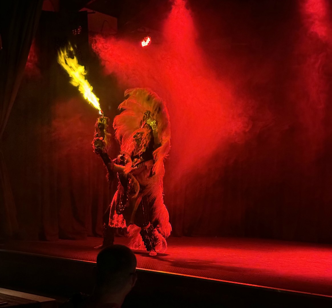 Show at Espacio Cultural Origenes, Sucre