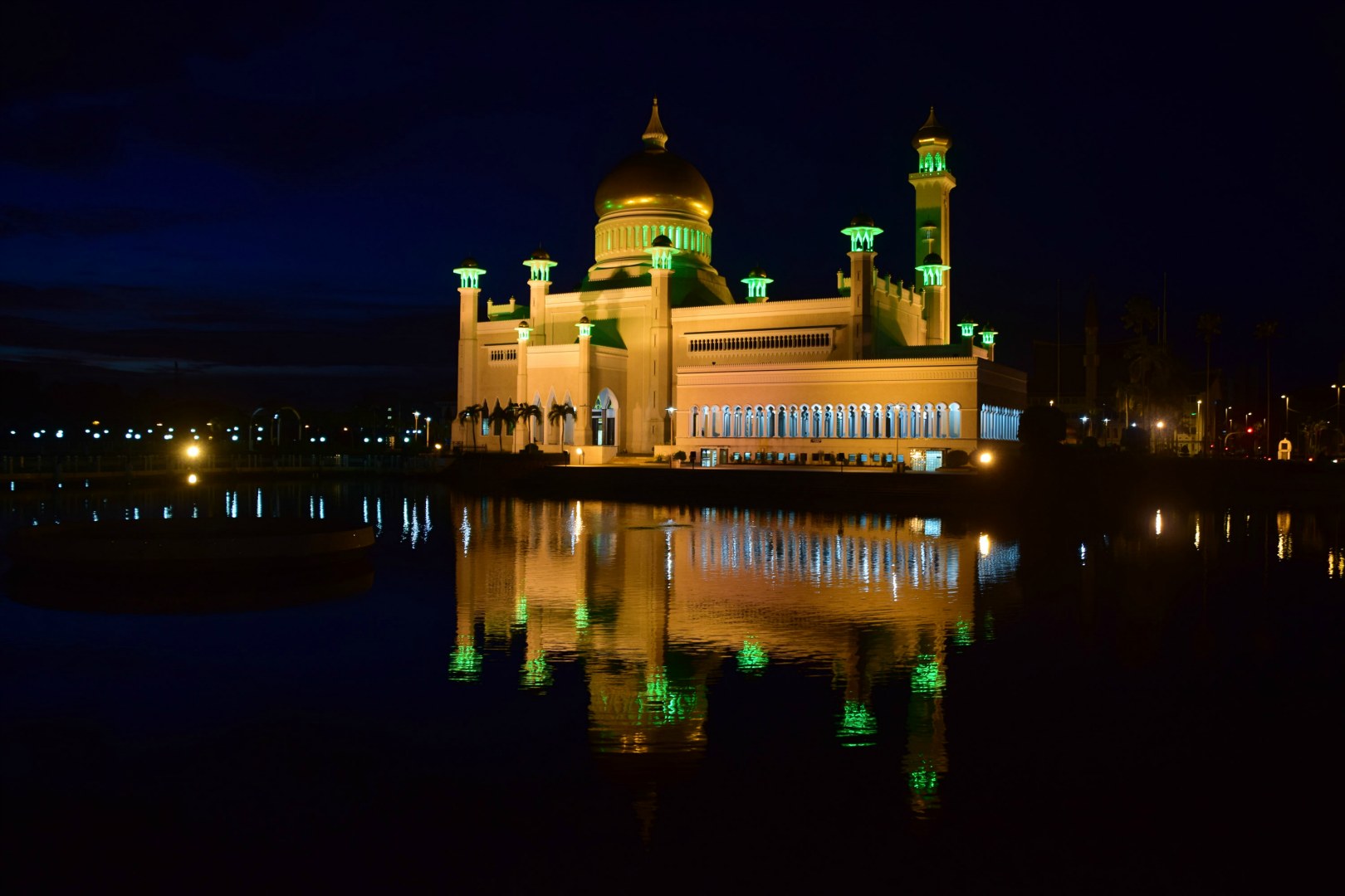 Sultan Omar Ali Saifuddien Mosque, Bandar Seri Begawan
