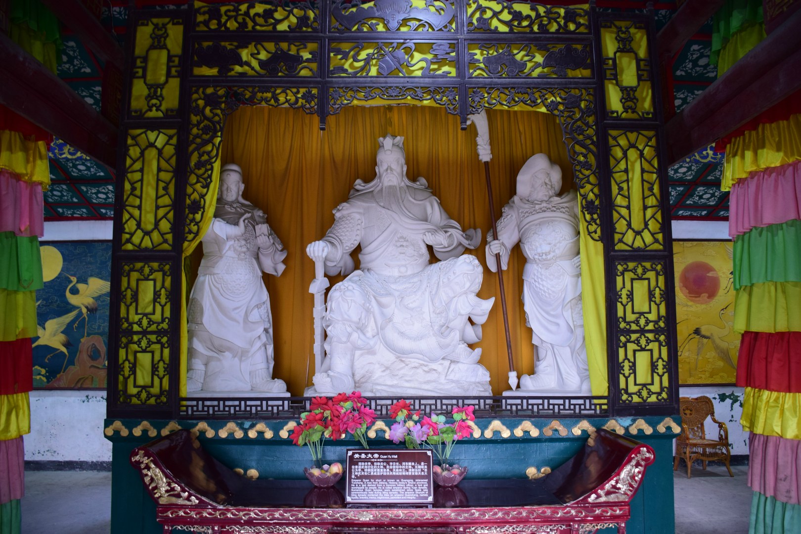 Statues in Emperor Palace, Shibaozhai Pagoda