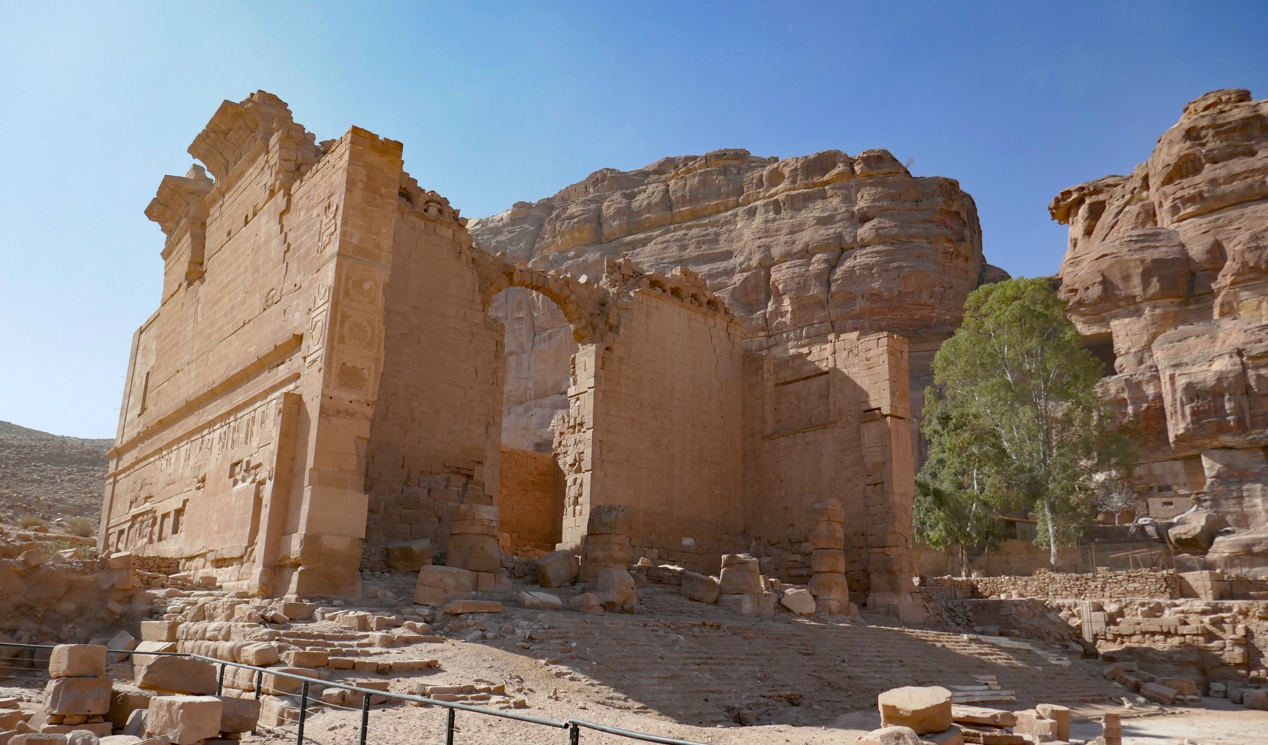 Qadr al-Bint, Petra