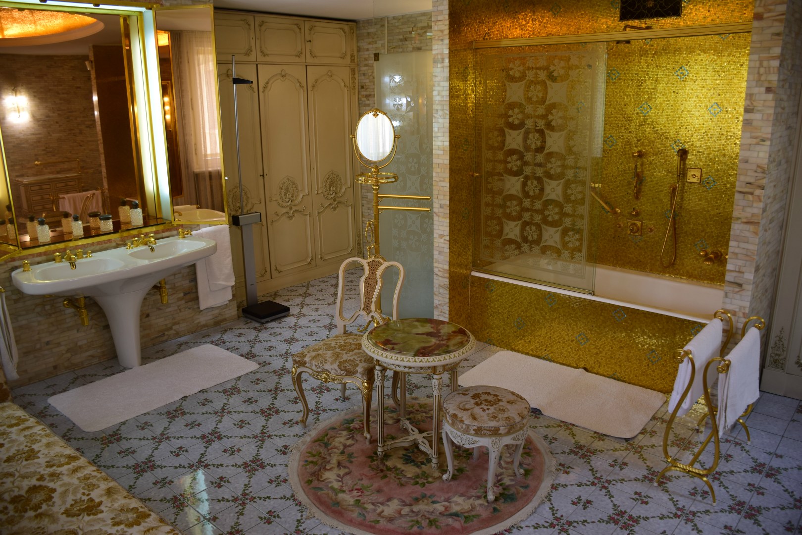 Bathroom, Ceausescu Mansion, Bucharest