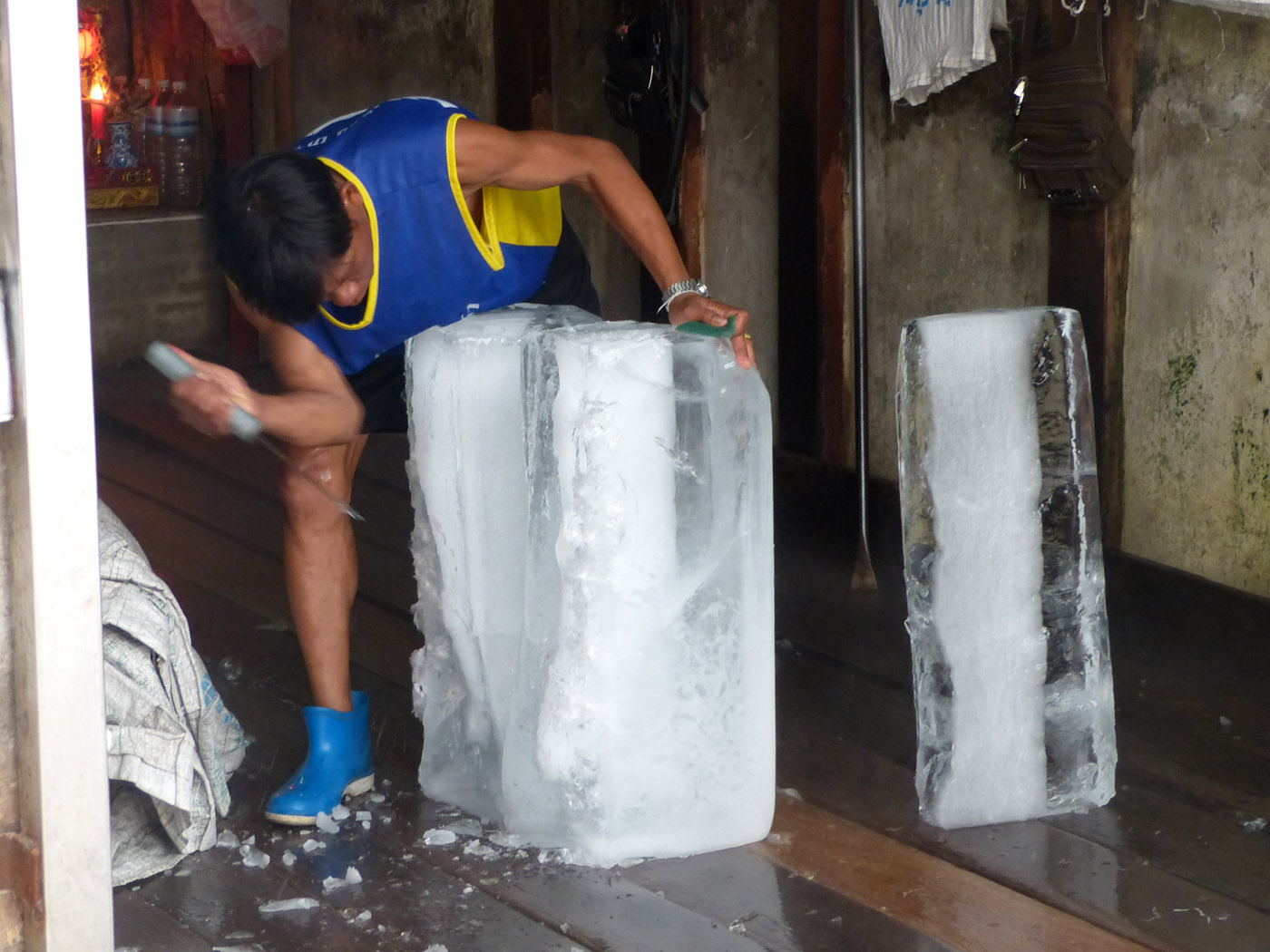 Breaking up ice, Bangkok